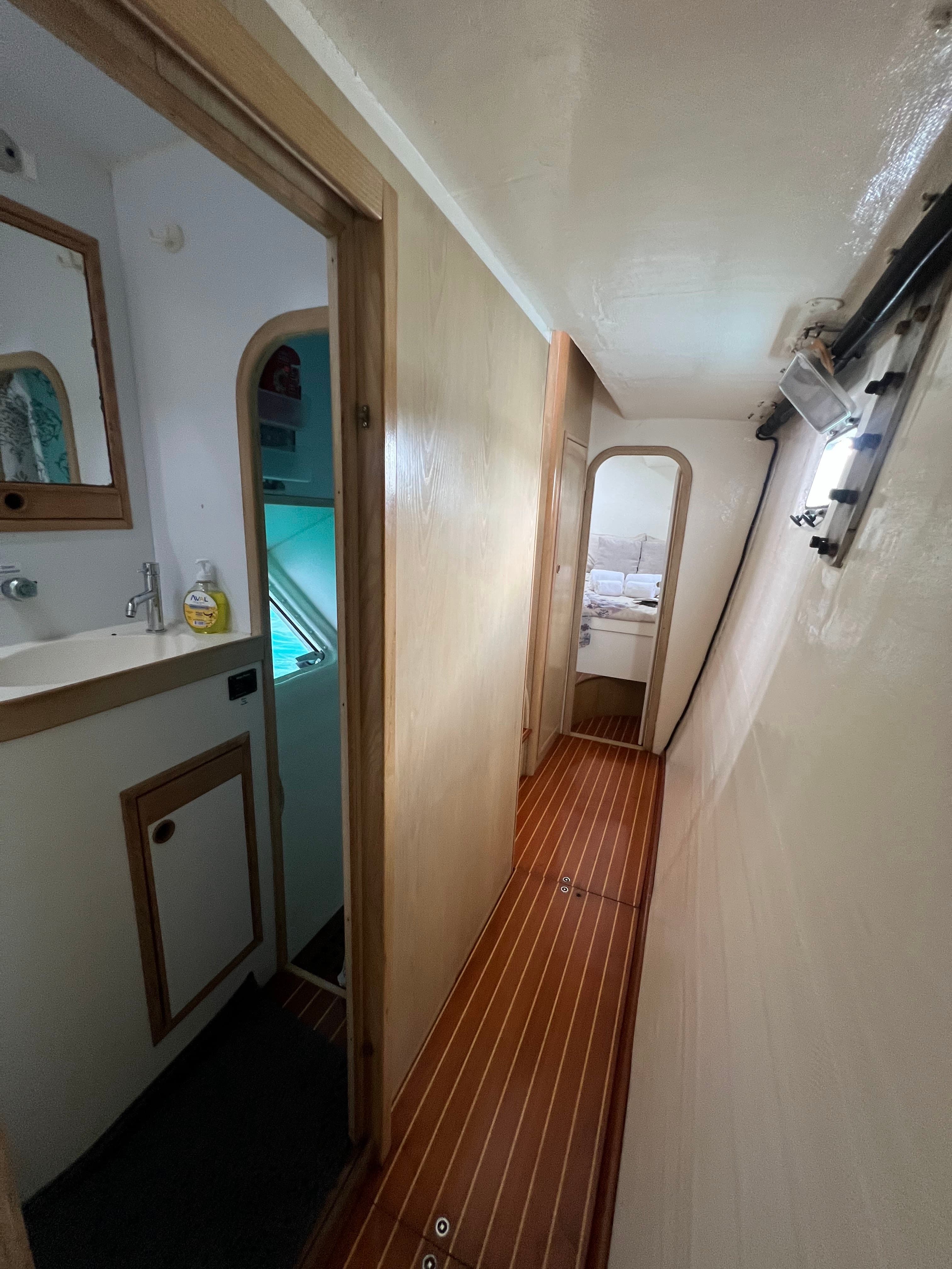 Nonsuch Bay & Green Island - Day 3 kiteboarding safari activity showing Protected bay kiting, Trick progression, Island exploration, Wildlife watching